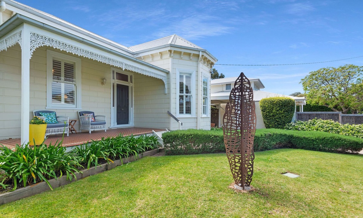 Sorrento Hotel | Coastal Charm in Prime Position