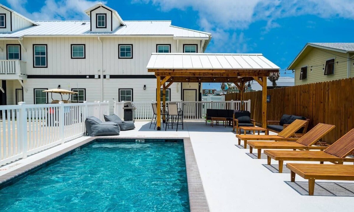 Port Aransas Villa | Coastal Chic Villa #3 - Comfortable King Beds