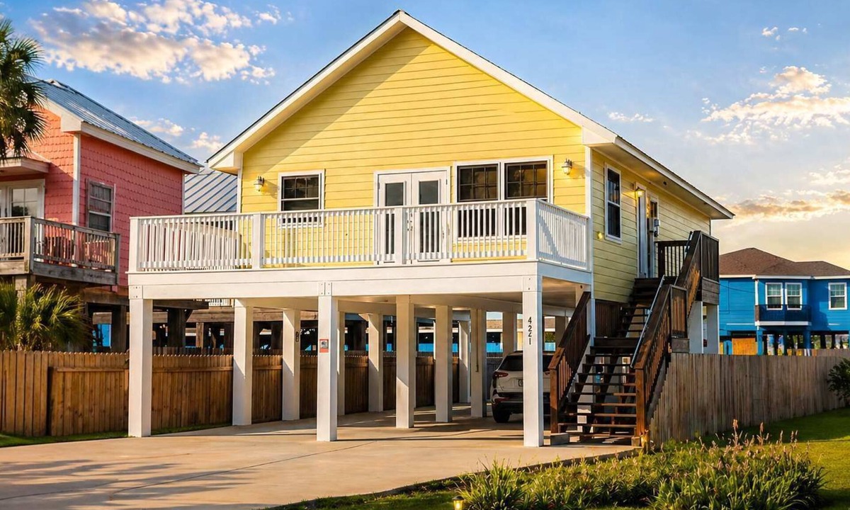 North Beach House | Coastal Chill Spot - Cozy 2BR Villa By The Beach