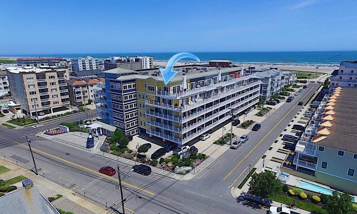 Wildwood Crest Condo | Coastal Colors Penthouse, Luxury 4 Bedroom Beach Block Rental