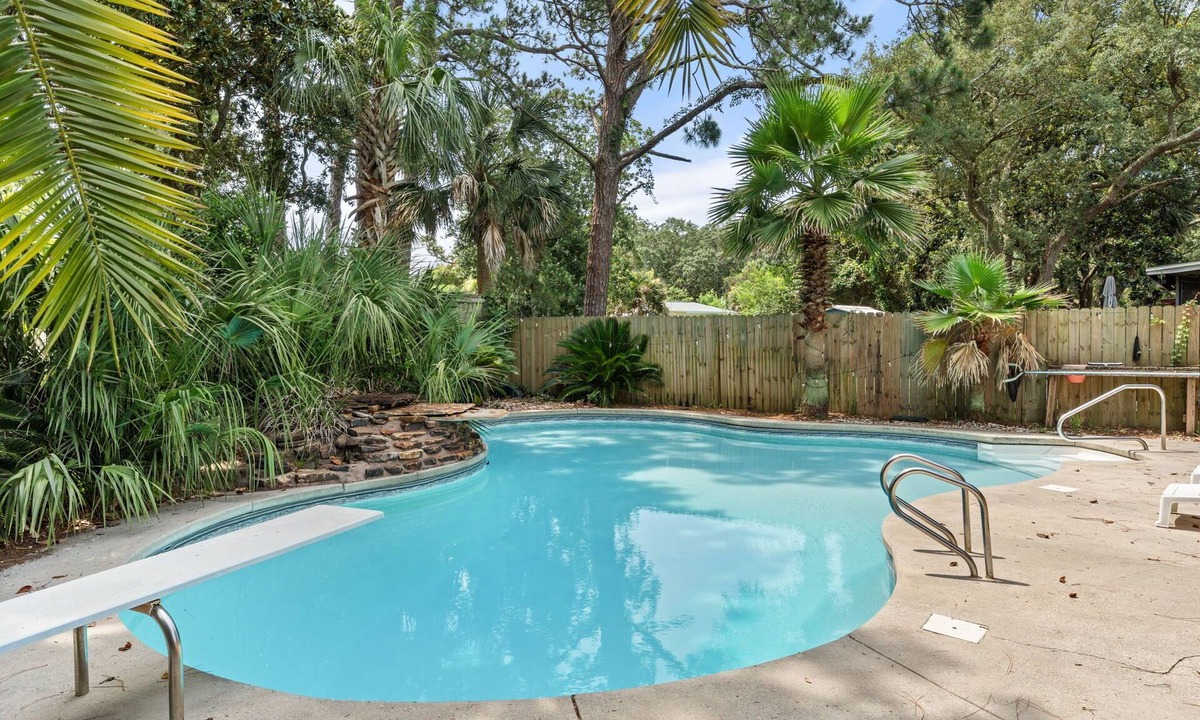 Pensacola House | Coastal Comfort~3 BR Home w/Pool~Sleeps 9~Near Pensacola Beach