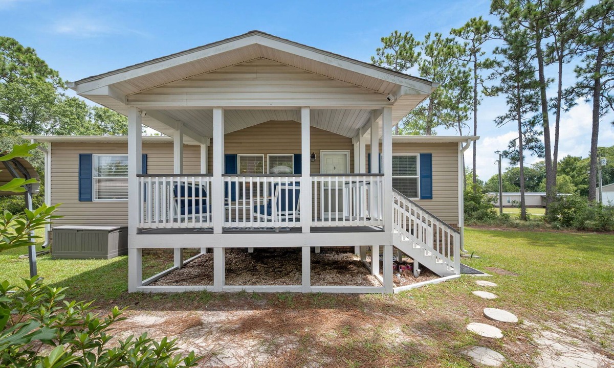 Southport House | Coastal Comfort at Mainsail Shenanigans – Minutes from Beach & Downtown