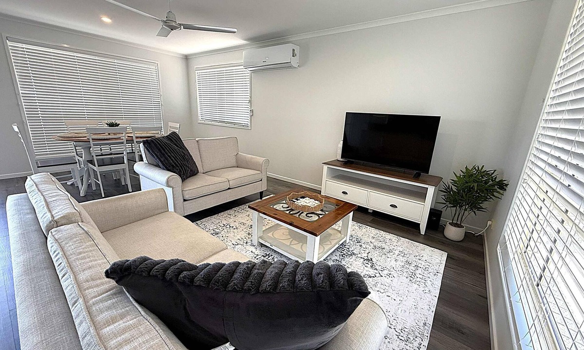 Scarness House | Coastal Comfort On Hillcrest - Hervey Bay