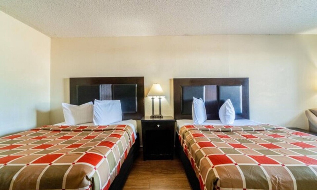 Port Lavaca Hotel | Coastal Comfort Stay w/Seasonal Pool | Spacious Room Near Lighthouse Beach!