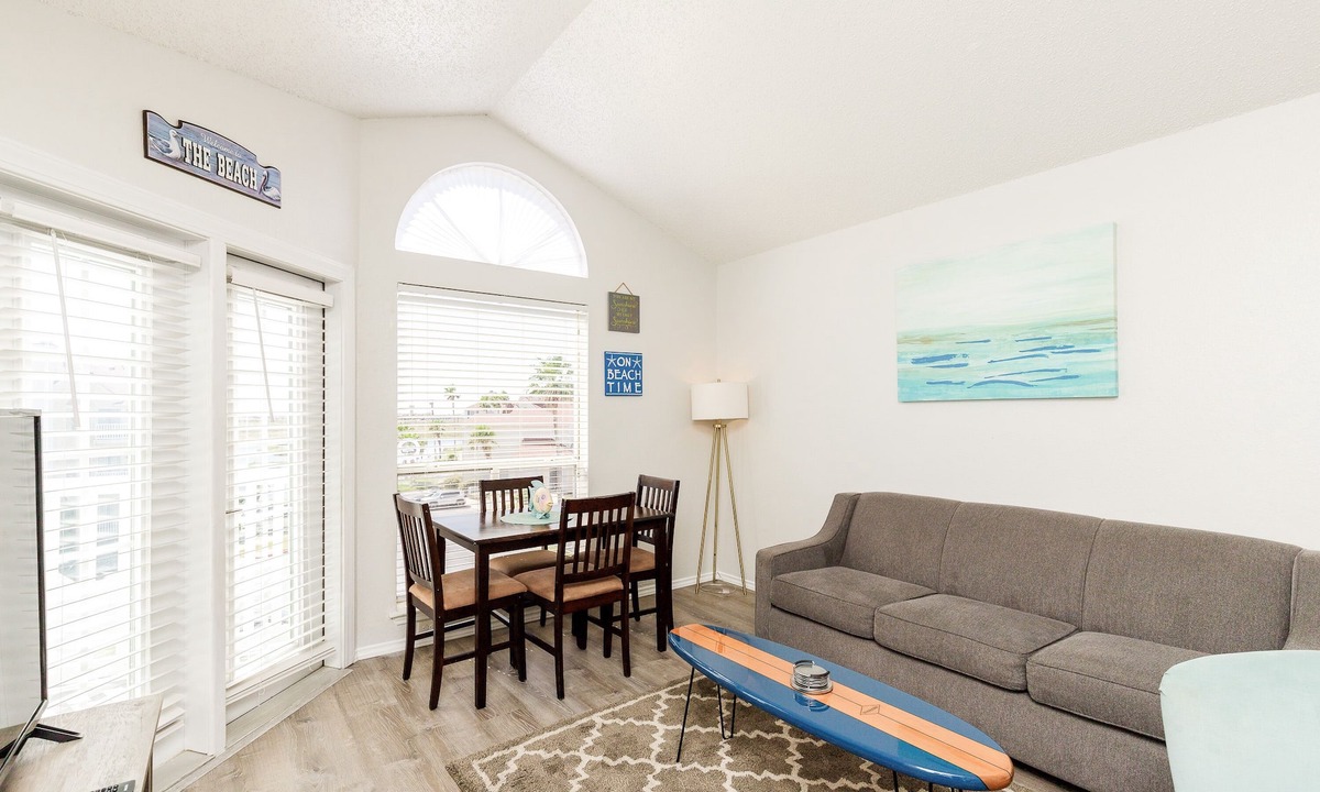 Corpus Christi Condo | Coastal Condo with Gulf & Pond Views, Pool & Hot Tub
