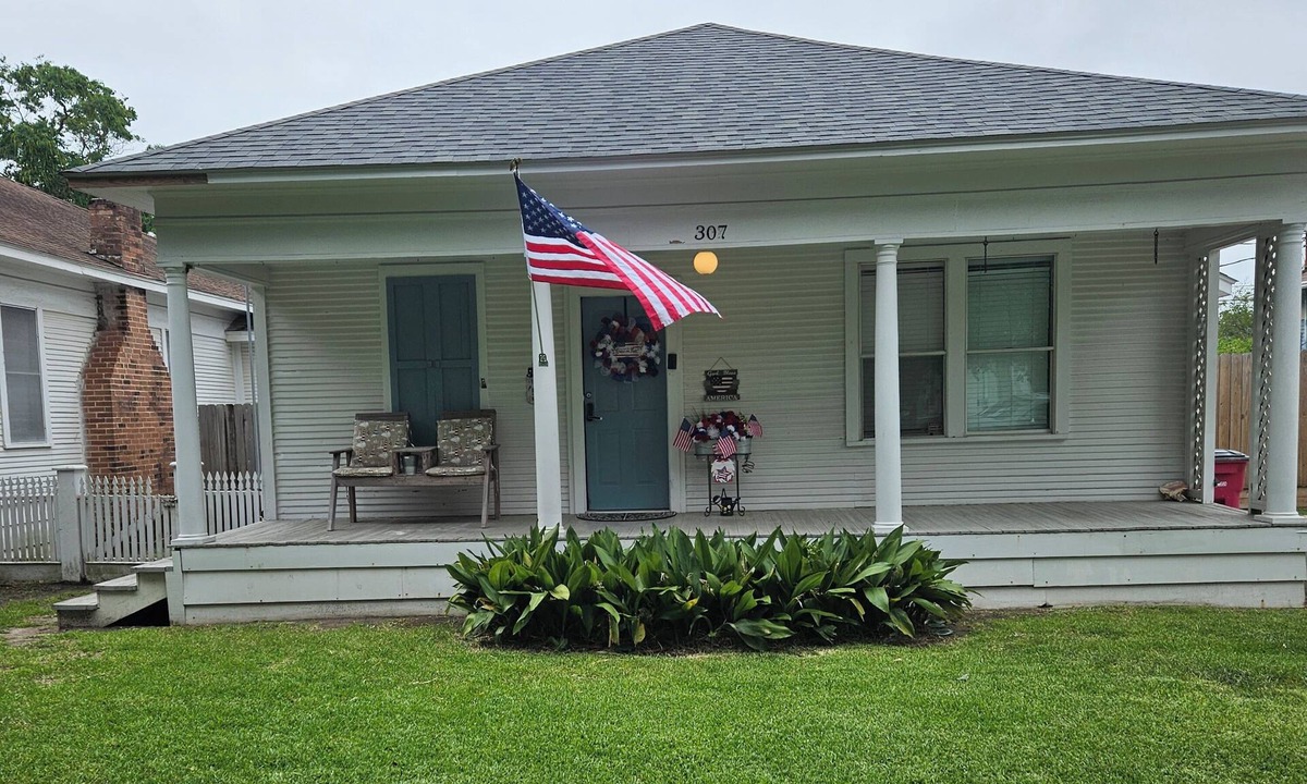Freeport Cottage | Coastal Cottage w/Pool, just minutes from 3 Beaches