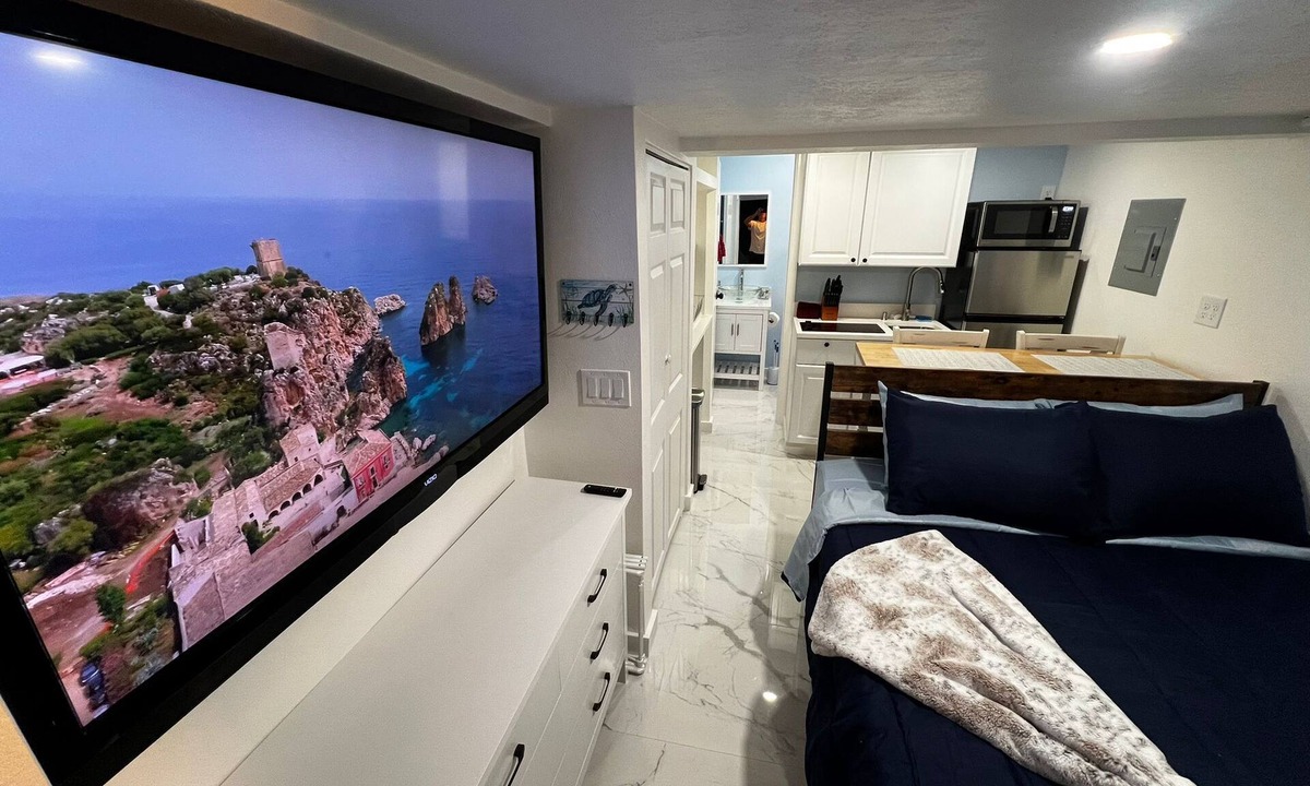 Lake Ridge Apartment | Coastal Cove Studio 5 minutes to beach