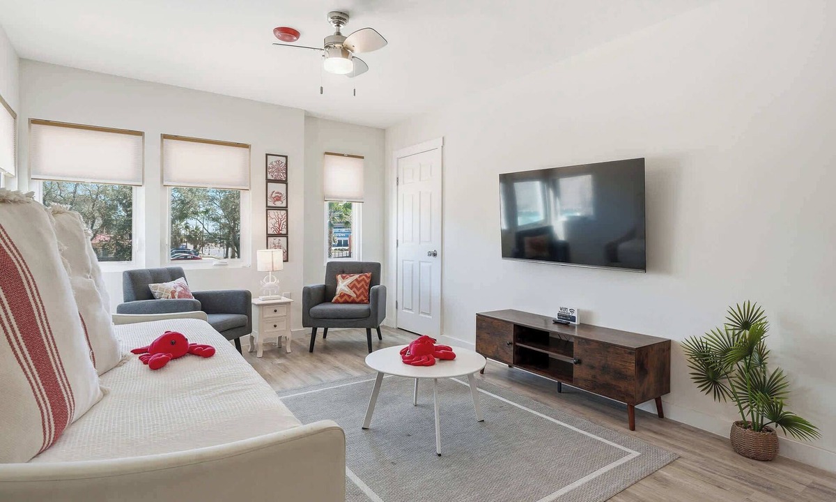 Del Mar Apartment | Coastal Crab 2BR | Walk to McGee Beach & Marina