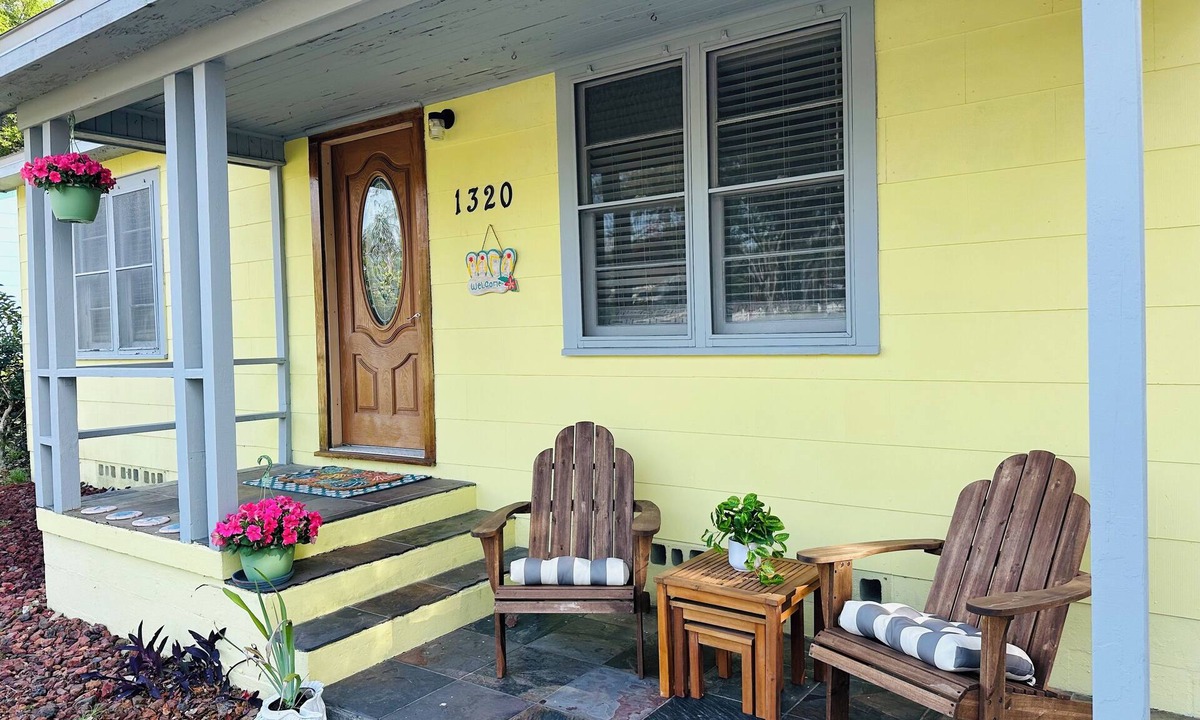 Palm Harbor Cottage | Coastal Escape - Downtown Palm Harbor