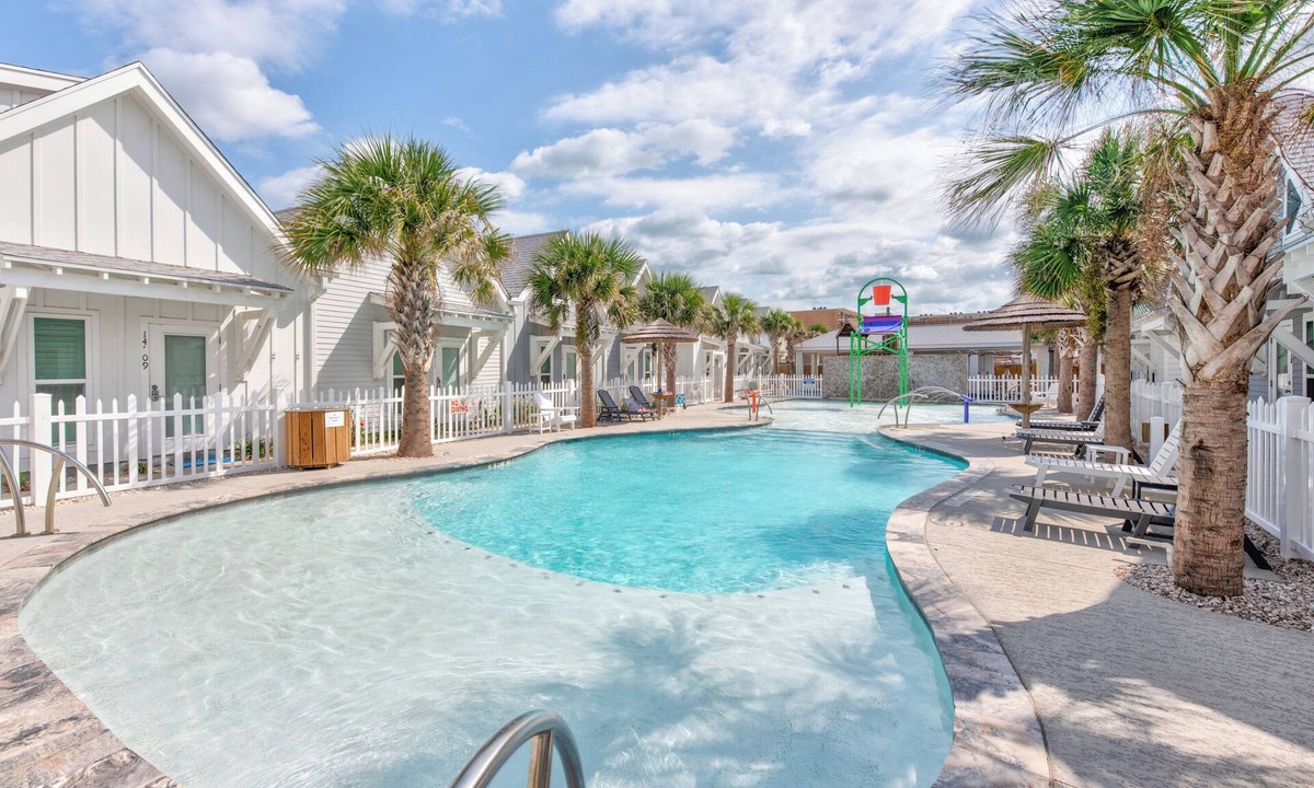 Corpus Christi House | Coastal Escape | Heated Pool, Pirate Playground & Beach Steps