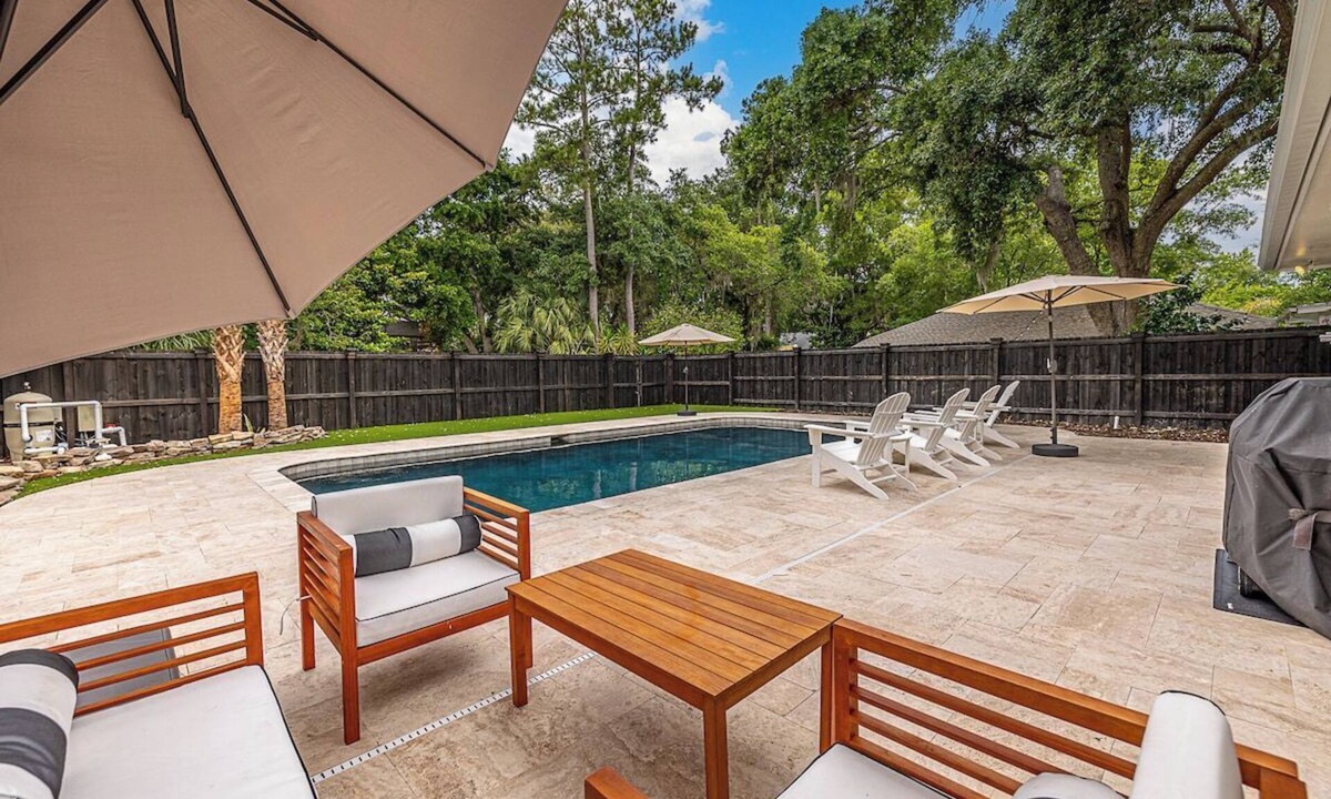 Saint Simons Heights House | Coastal Farmhouse, Private Pool! Walk to Redfern
