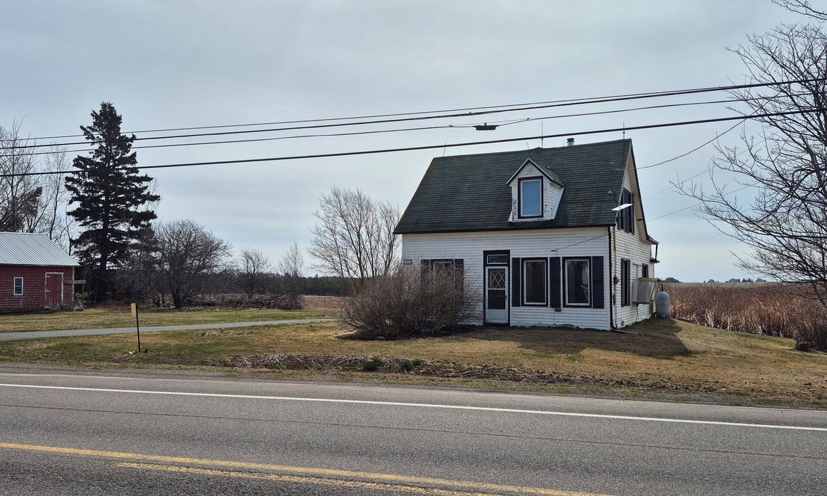 Red Point House | Coastal Farmhouse near Basin Head and Red Point