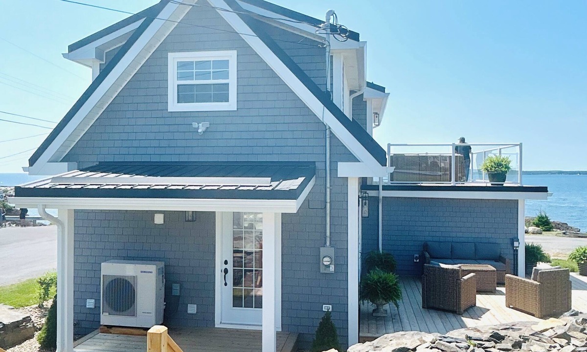 Lunenburg County House | Coastal Gale