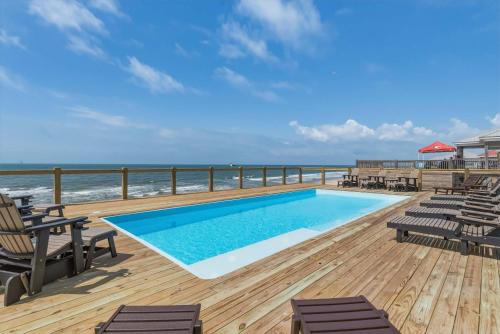 Dauphin Island House | Coastal Gem on the Sand With Large Deck Ocean Views Free WiFi & Private Hot Tub