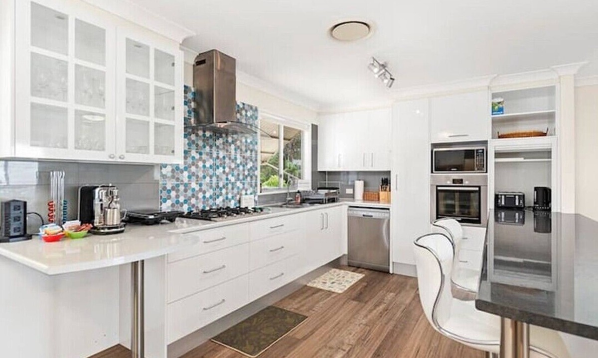 Lemon Tree Passage House | Coastal Haven - Spacious Light & Airy Water Views