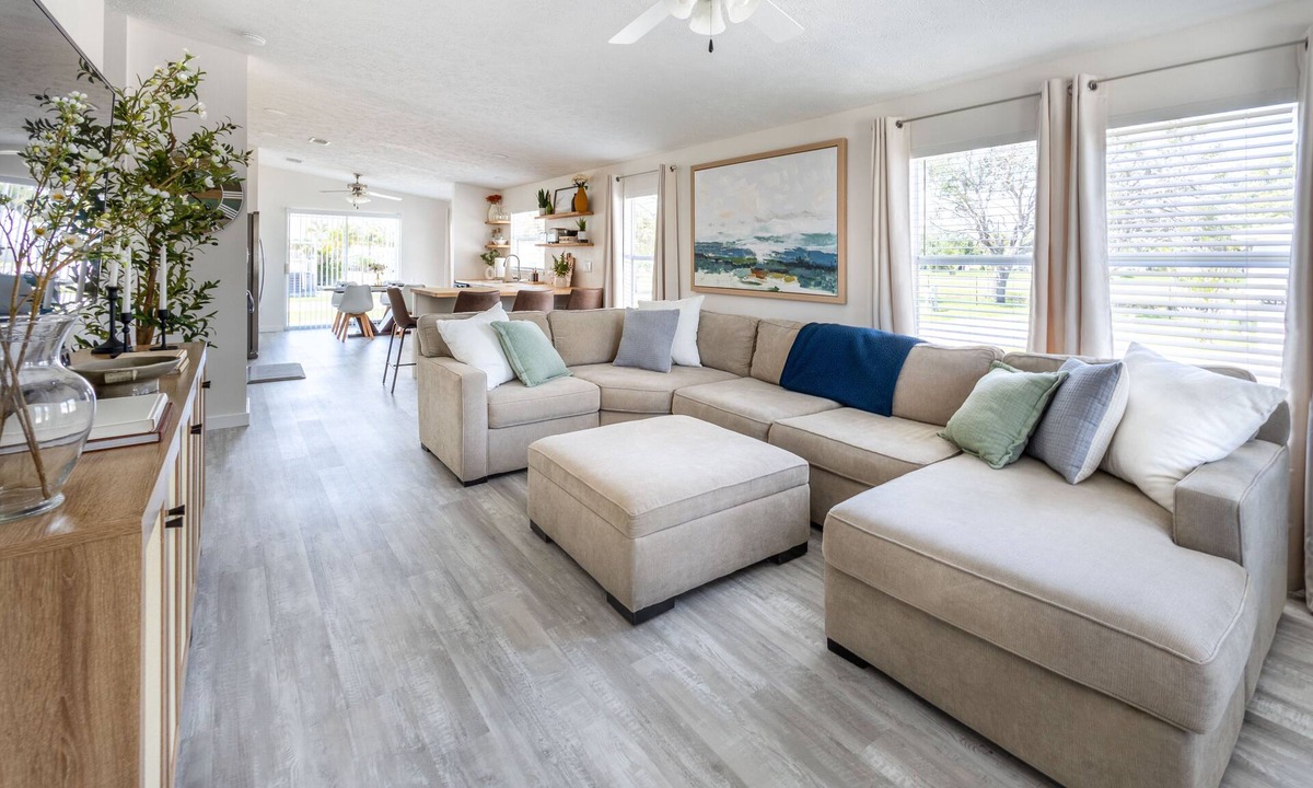 Biggar House | Coastal Haven - Minutes Away From The Beach!