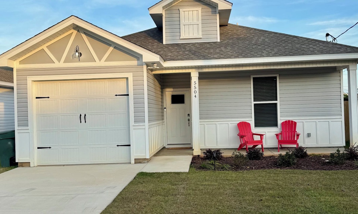 Ono Island House | Coastal Haven-New 3BR/2BA Home, near Beaches+Fenced Yard, Pet-Friendly!