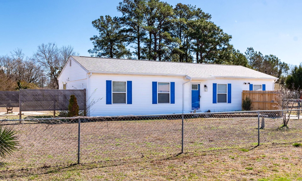Hubert House | Coastal Hubert 3b Home-Covered Patio, Pet-friendly!