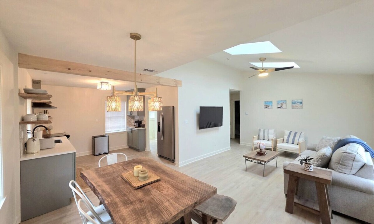 East Shore House | Coastal Landing Stay