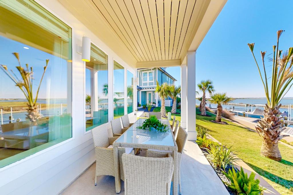 Rockport Villa | Coastal Luxury Beauty on the Bay