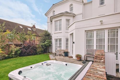 Hamble-le-Rice House | Coastal Manor Retreat