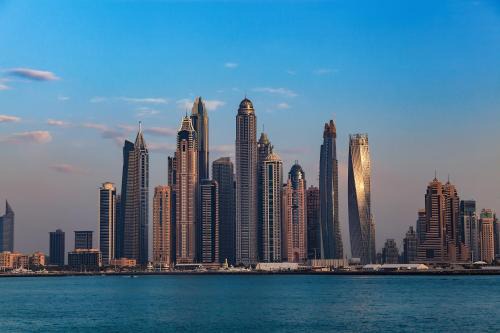 Dubai Marina Apartment | Coastal Marina Escape - 4 BR Sea, Dubai Eye & Palm View