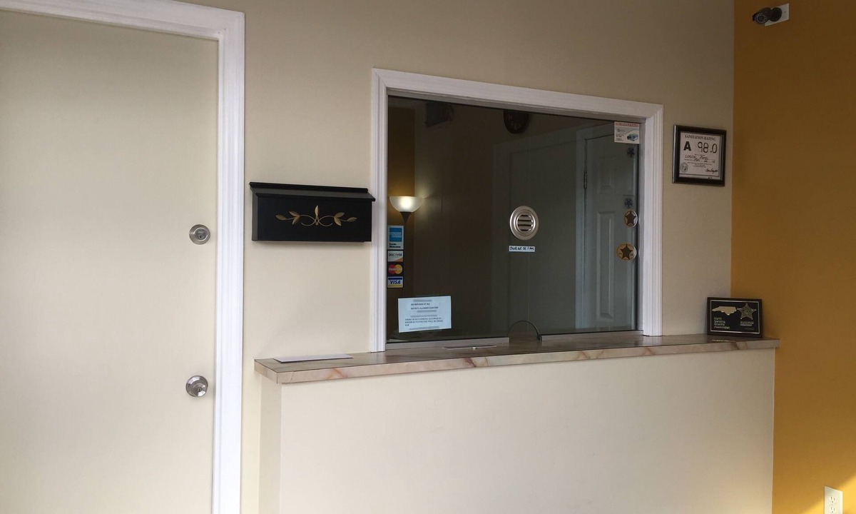 McCutcheon Field Hotel | Coastal Motel