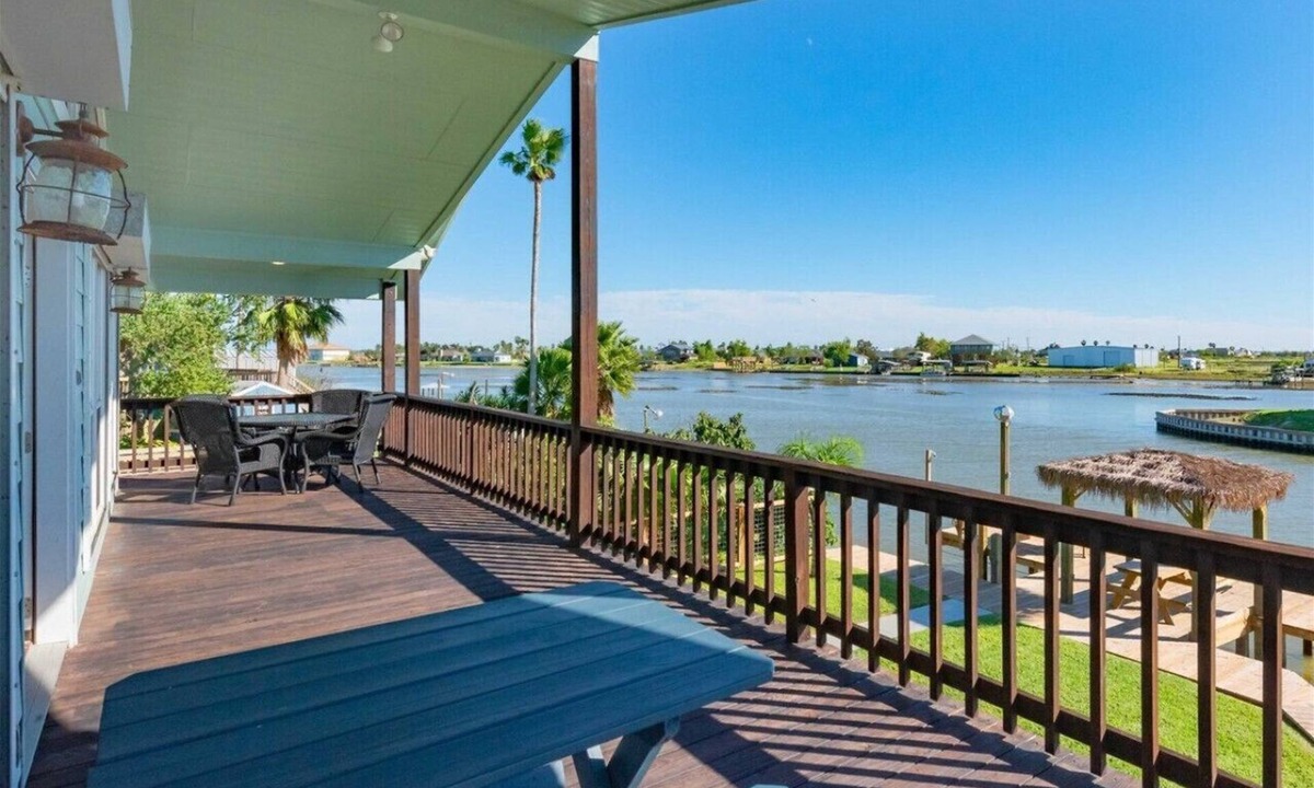 Rockport House | Coastal Oasis- Private Lighted- Dock-Pet friendly-Waterfront