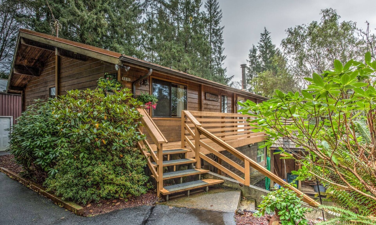 Bay City House | Coastal Oregon Getaway
