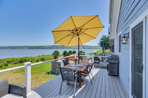 Portsmouth House | Coastal Portsmouth Home with Bay Access Near Newport