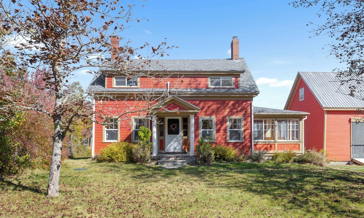 Milbridge Other | Coastal Red Farmhouse w/firepit, 5 BR, 8 beds, 1.5 BA, 6 acres, Narragaugus Bay.