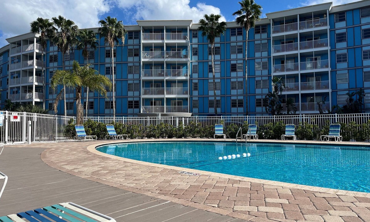 Pinellas Point Condo | Coastal Retreat - Breezy and Bright - Bike to St. Pete Beach