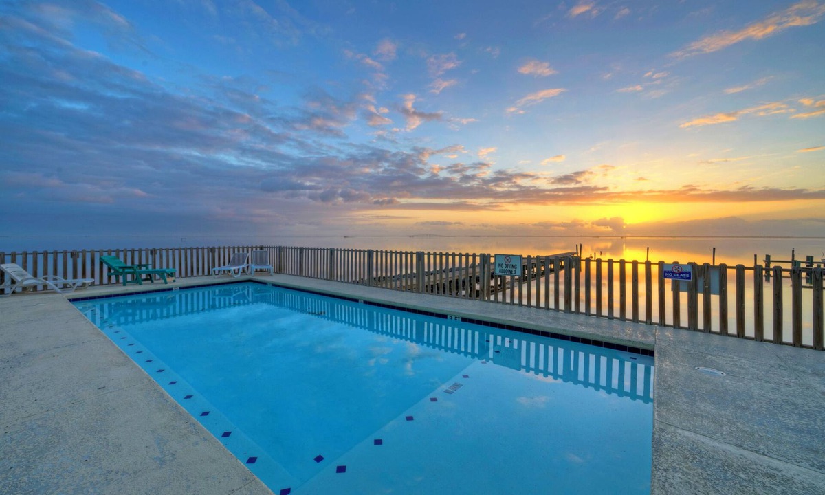 Flour Bluff House | Coastal Retreat Pool Access, Balcony, Water Views + Near Beach | Cole's Cabin