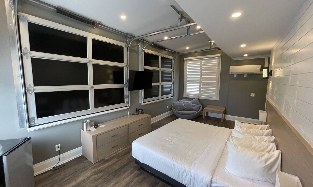 Grand Bend Apartment | Coastal Suites(All Rooms 1-3), Grand Bend