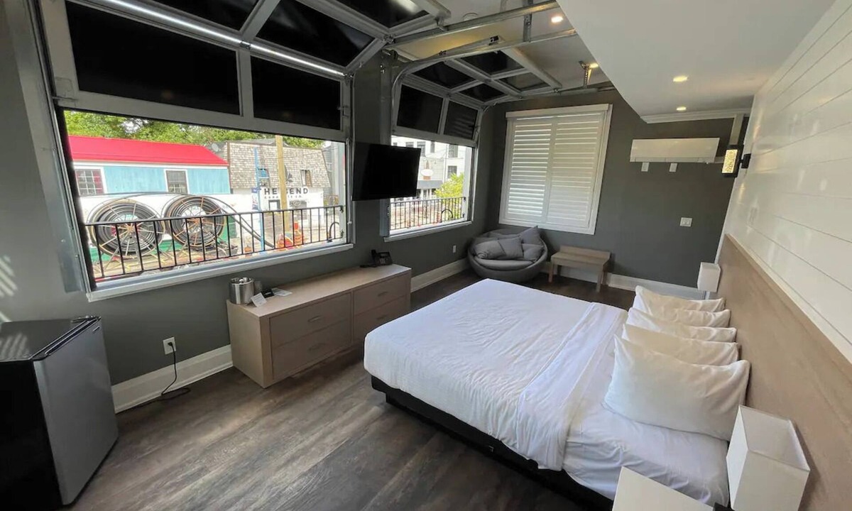 Grand Bend Hotel | Coastal Suites