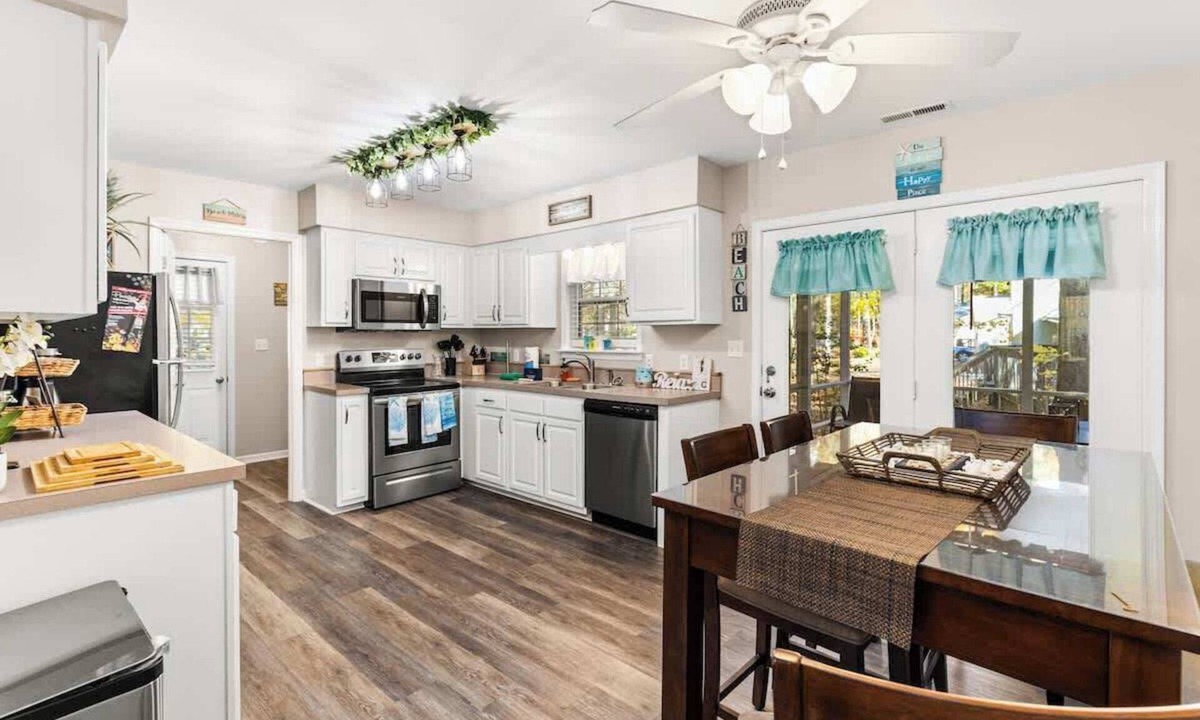 Ocean Pines House | Coastal Tides & Pines | Dog Friendly