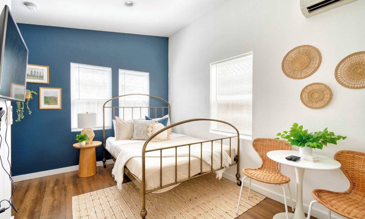 Sullivan's Gulch Apartment | Coastal Vibes Studio Kerns Eats & Coffee AC