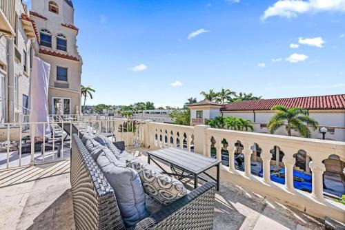Palm Beach Hotel | Coastal View Terrace