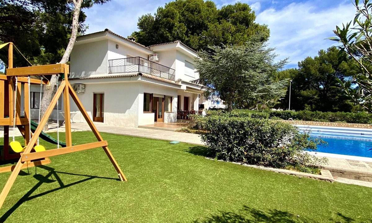 Calafat Cottage | Coastal Villa with Private Pool, Steps from Beach, 4 Bedrooms, BBQ, Wi-Fi, Family-Friendly