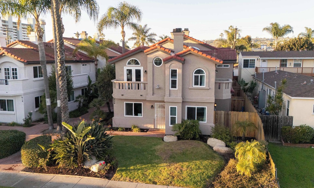 North Pacific Beach House | Coastal Villa: Walk to the Beach!