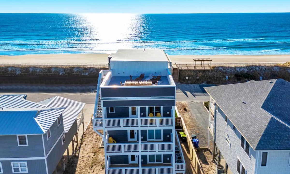 Surf City House | 🏖️ Coastal Villa with Pool, Hot Tub, EV⚡and Game Room 🌅