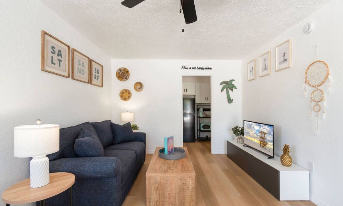 Bay Esplanade Apartment | Coastal Waterfront Condo 2 blocks to Beach