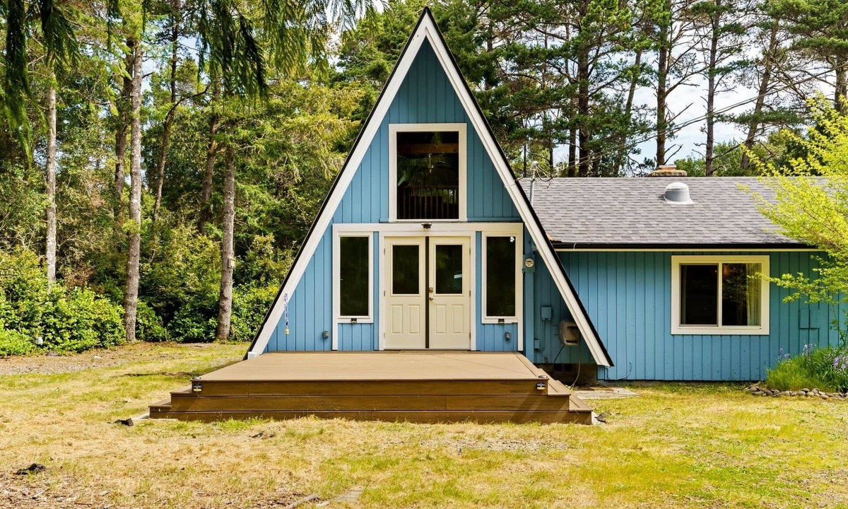 Florence Cabin | Coastal Woodlands A-Frame Sanctuary