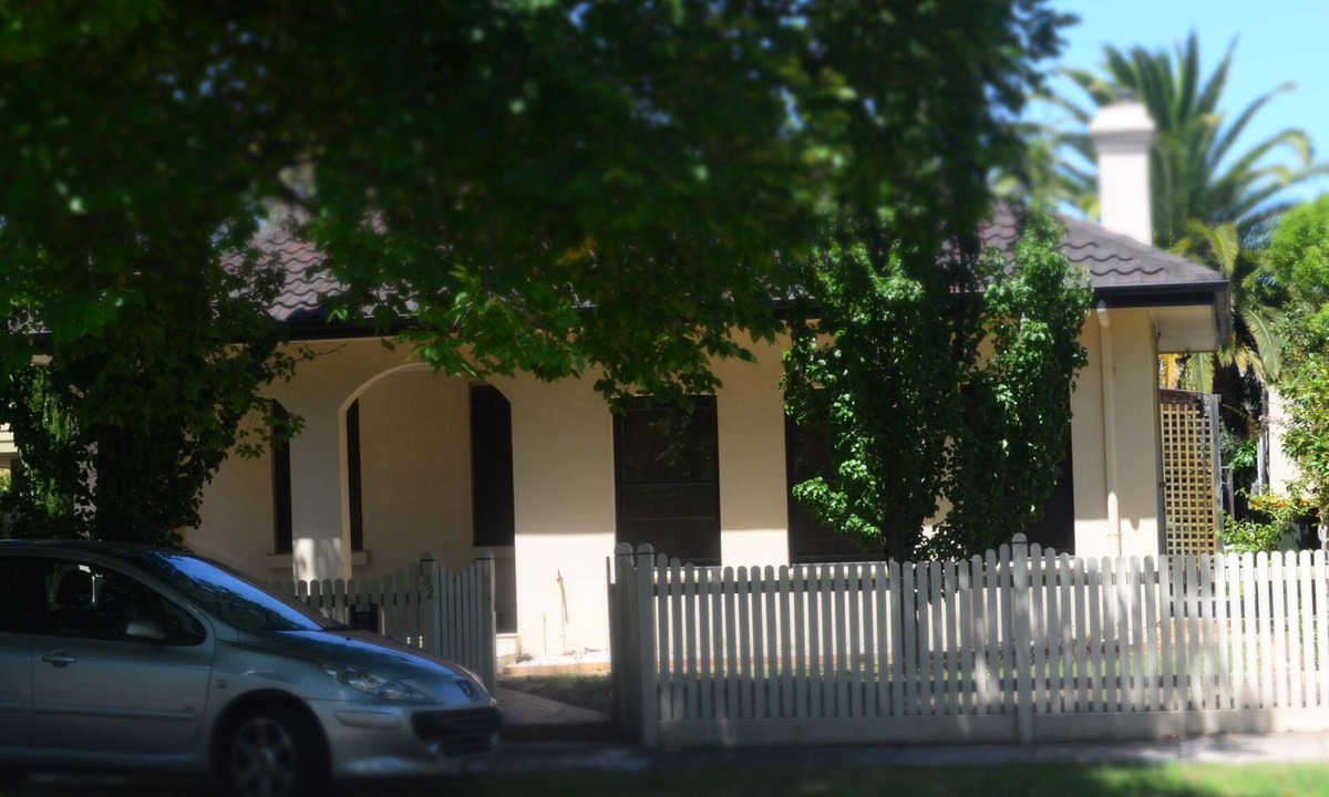 Sale House | Cobb & Co House - Great Location