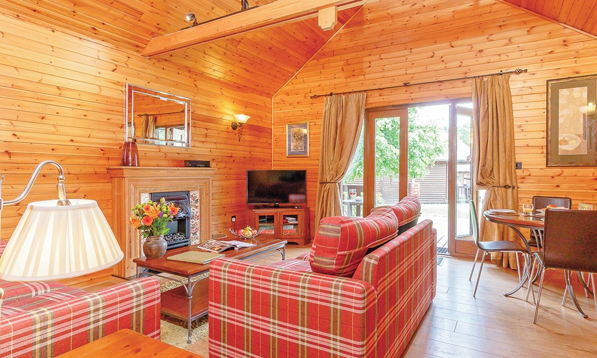 Tilford Ski Chalet | Cobbett Traditional Premier
