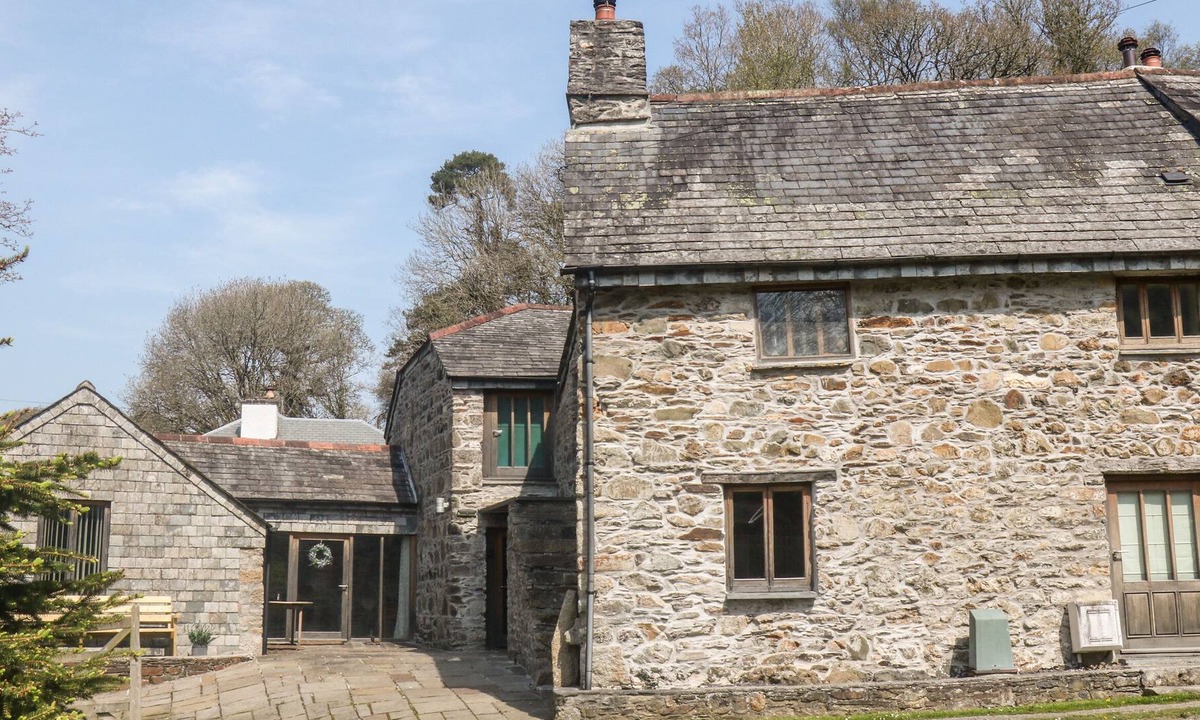 Callington Cottage | COBBLEDICKS COTTAGE, pet friendly, with open fire in Callington