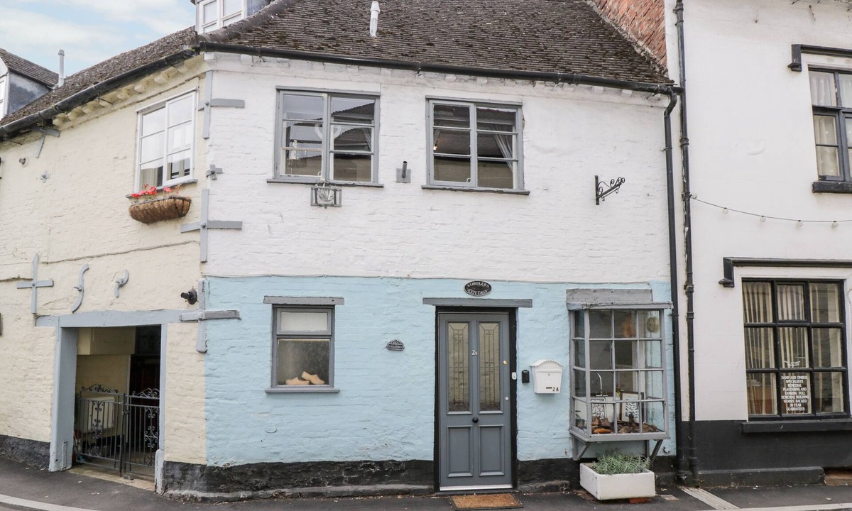 Upton upon Severn House | COBBLERS COTTAGE, romantic in Upton Upon Severn