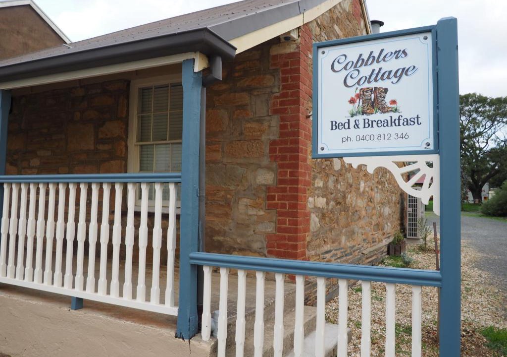 Willunga Bed & Breakfast | Cobblers Cottage B&B