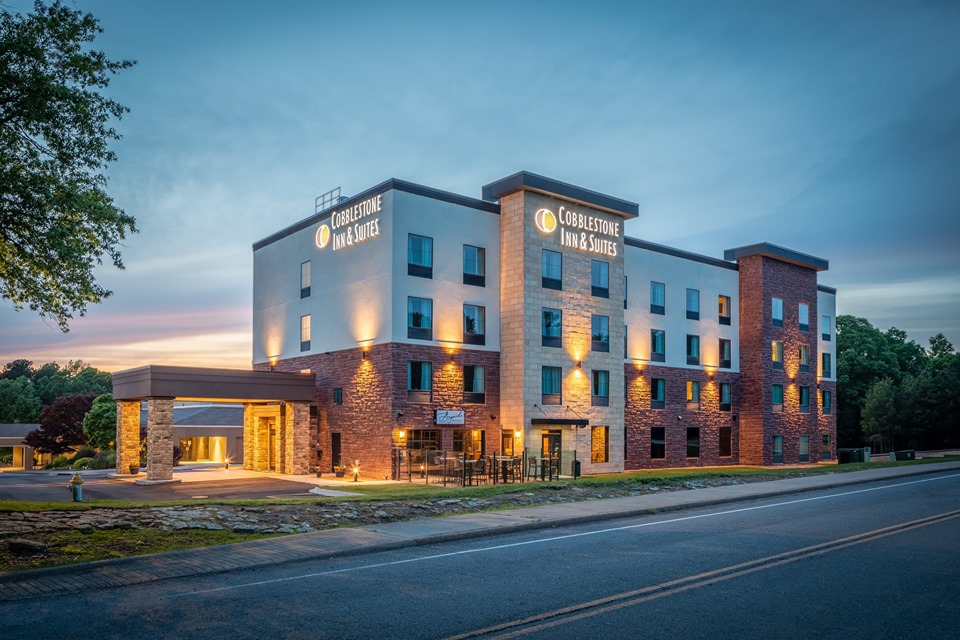 Fairfield Bay Hotel | Cobblestone Inn & Suites - Fairfield Bay