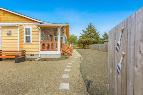 Ocean Shores House | Cobblestone Cottage